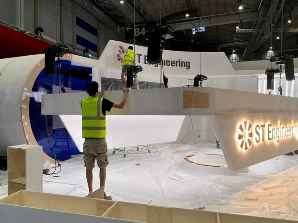 Muntatge i desmuntatge d'estands de fira per Sinergia Events
